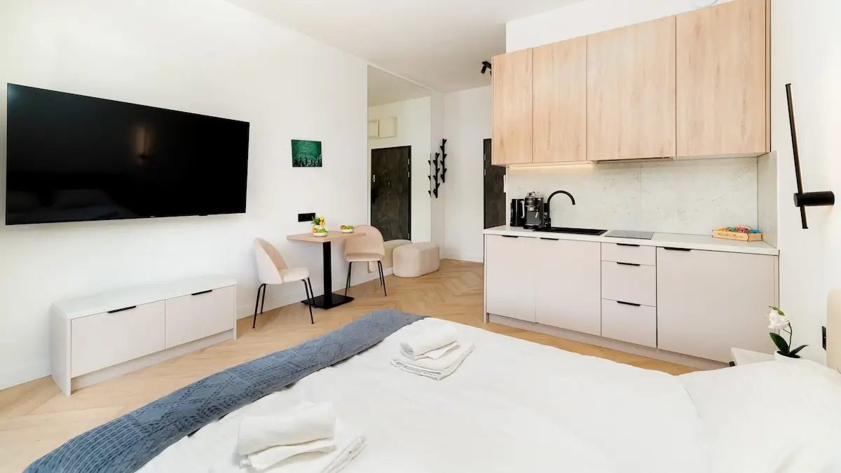 Wnętrze apartamentu Karkonoski Azyl w Karpaczu — widok ogólny pokoju
